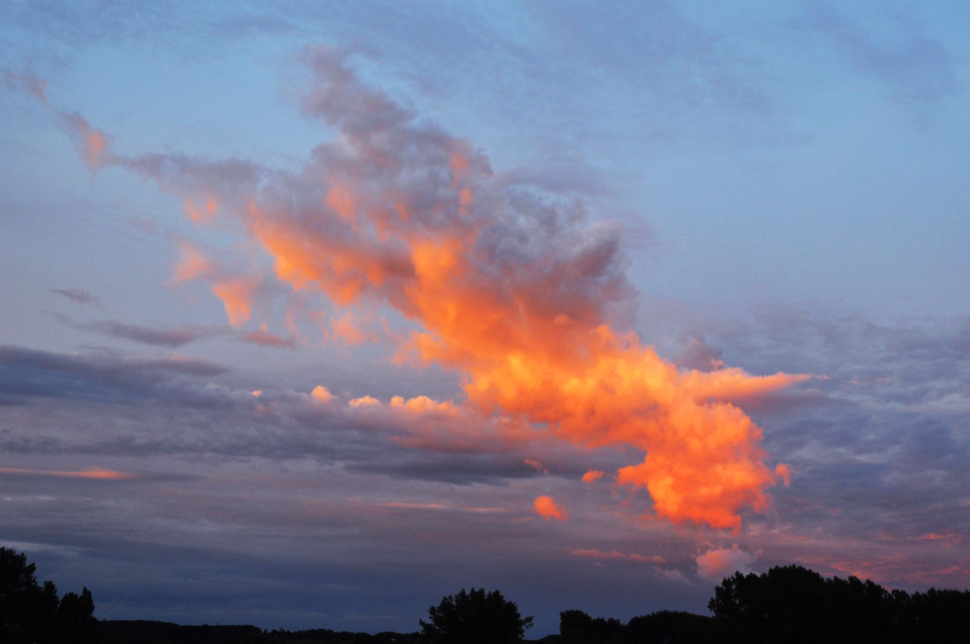 oblak pri západe slnka