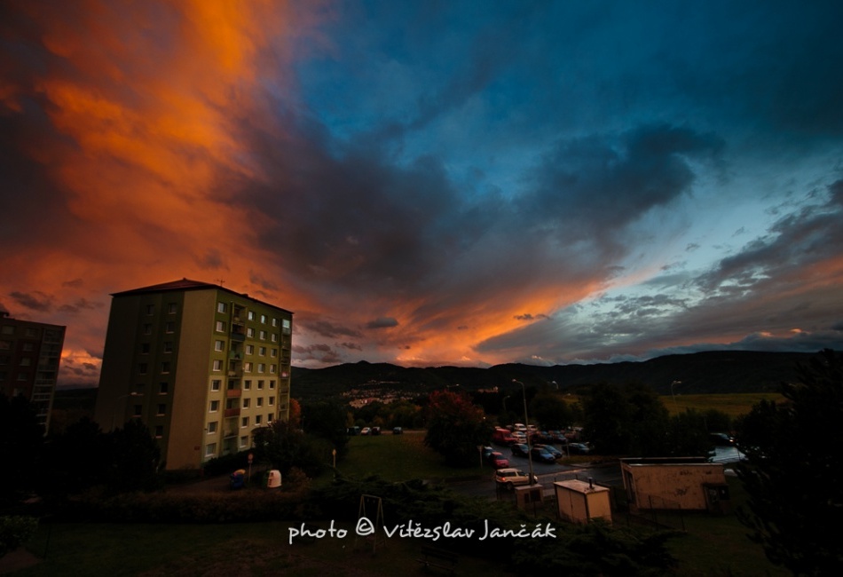 podvečerní obloha