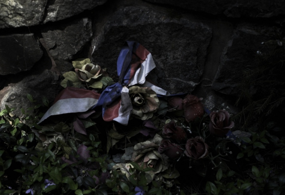 Flowers on the monument