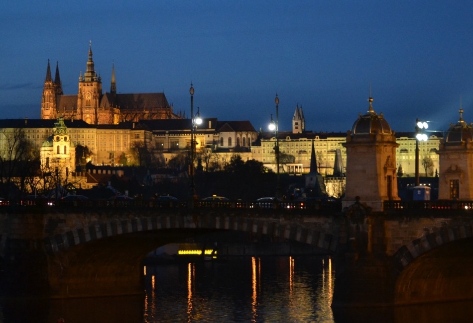 Na Hradě se svítí
