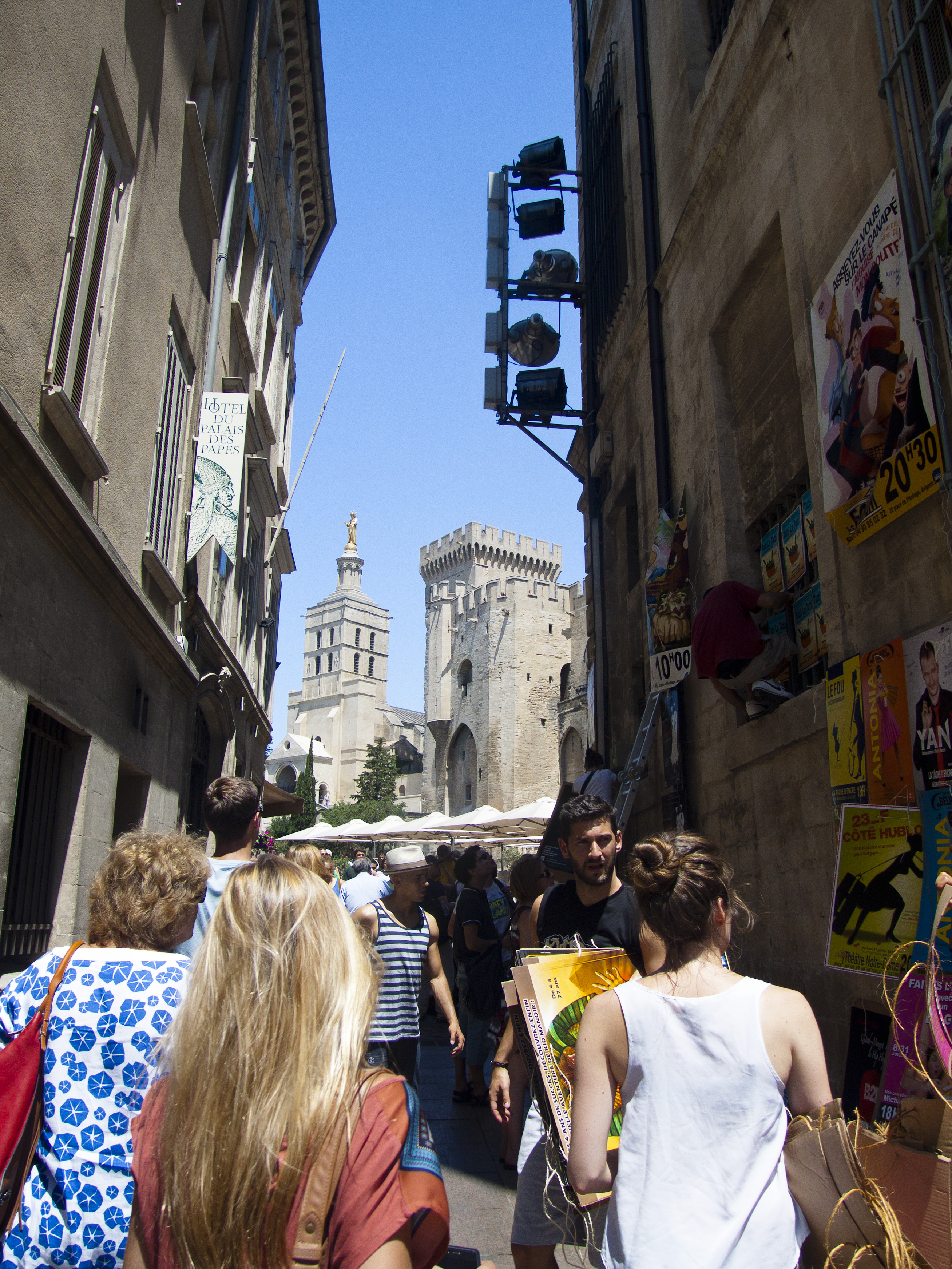 Avignon-papežský palác od náměstí