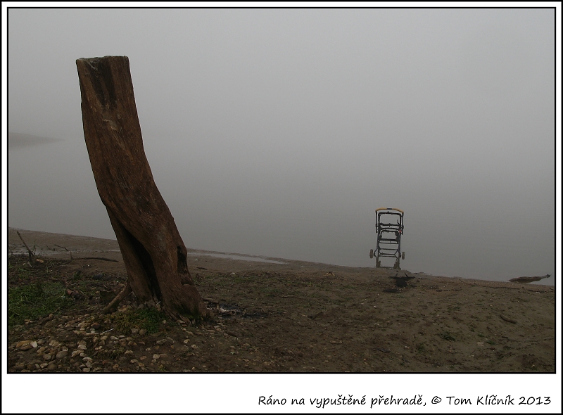 Ráno na vypuštěné přehradě