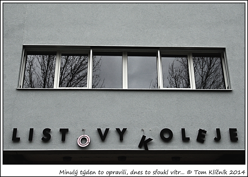 Minulý týden to opravili, dnes to sfoukl vítr...