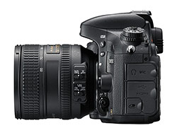 Nikon D610 - pohled ze strany